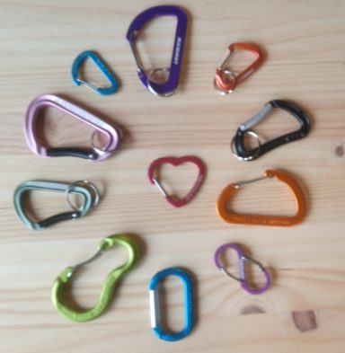 Schlüsselkarabiner, Ovalkarabiner, kleine Karabiner zur Befestigung an Rucksäcken, Jacken, Hosengürteln,  Handtaschen u.s.w.